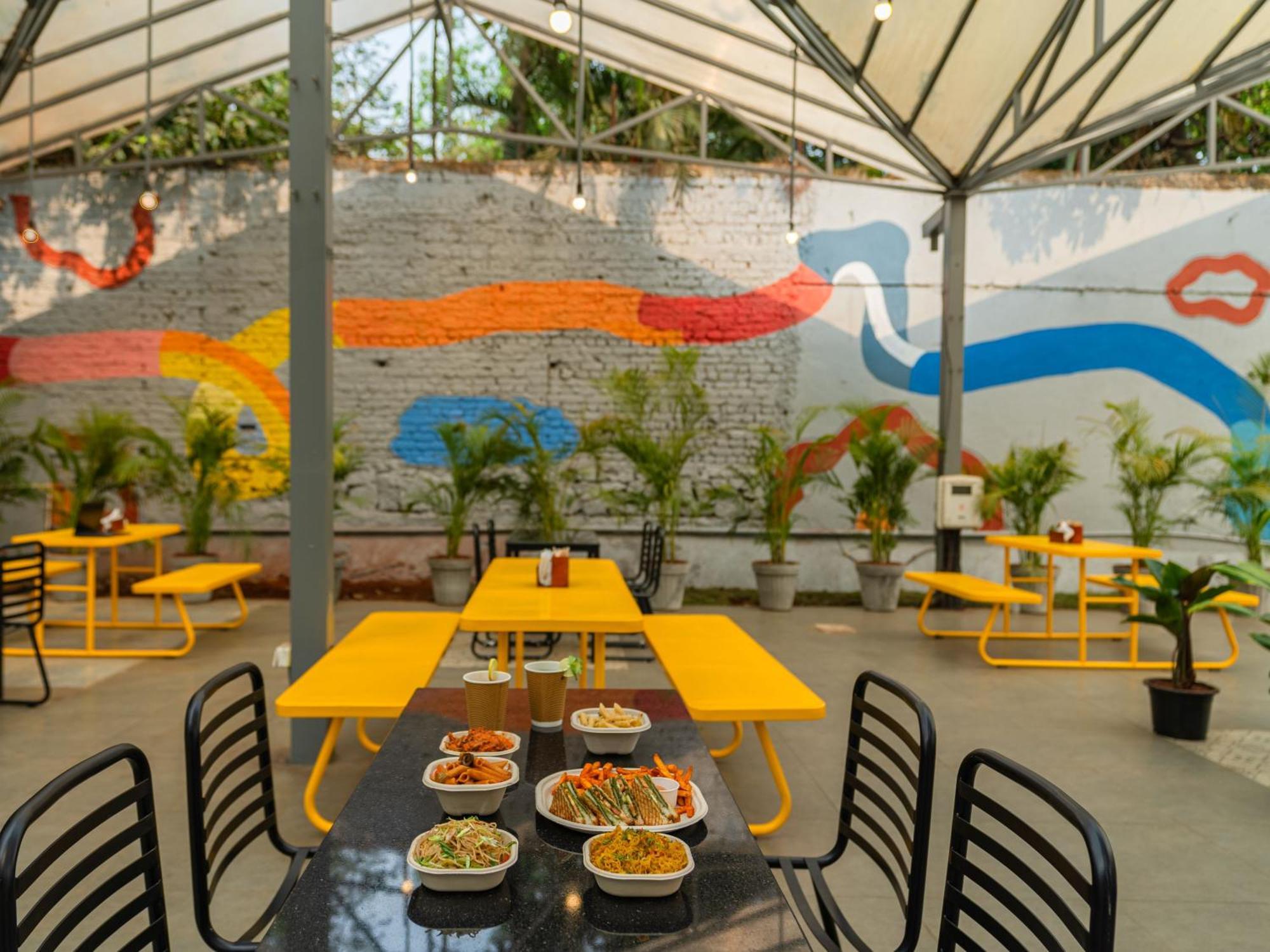 The Hosteller Lonavala, City Centre Exterior foto